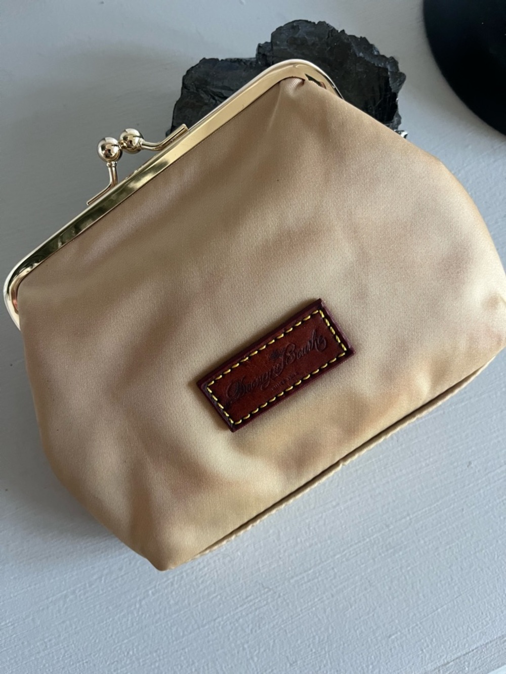 Dooney & Bourke Kisslock Clutch Champagne Satin Pouch Gold Frame - Picture 5 of 5